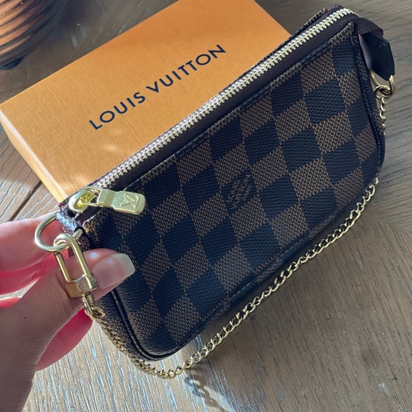 Damier Ebene Mini Pochette Accessories LV - Picture 1 of 6